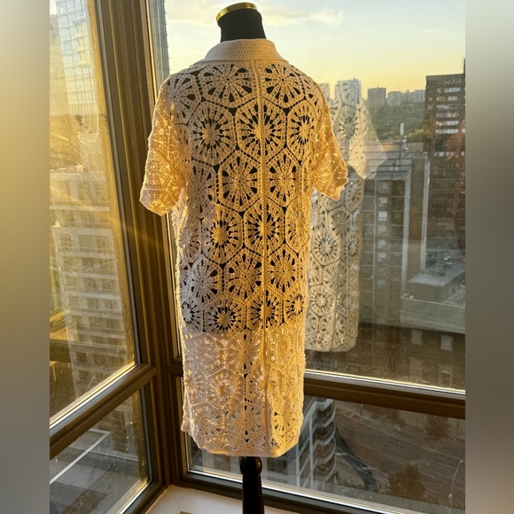 🆕 FARM Rio 🧿 NWOT White Semisheer Floral Button-Up Crochet Cover-Up Dress, M - Picture 10 of 15